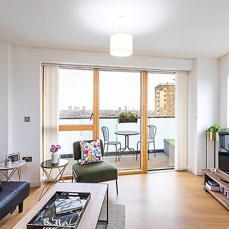 Trendy Queen'S Park Apartment With Views Across 伦敦 外观 照片