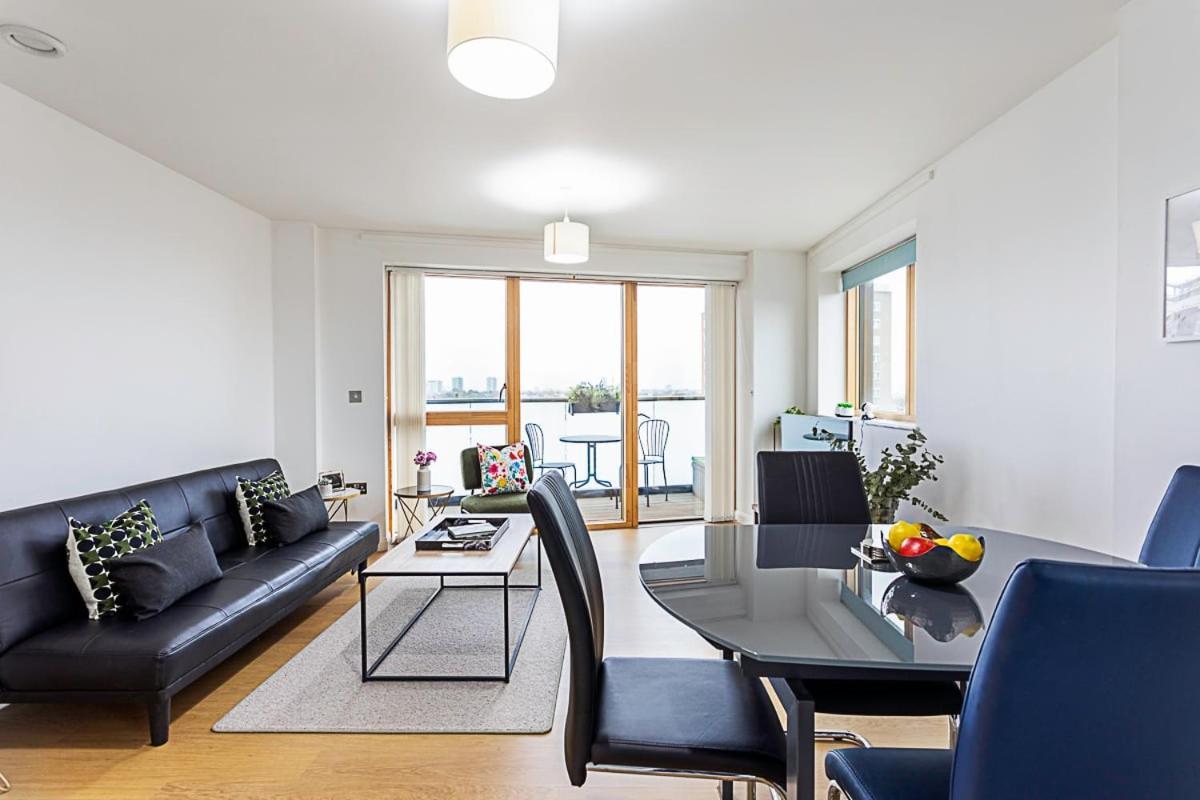 Trendy Queen'S Park Apartment With Views Across 伦敦 外观 照片