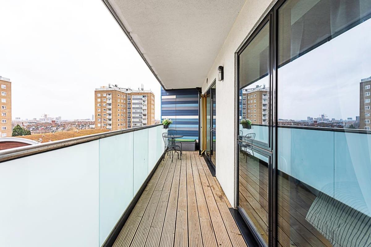 Trendy Queen'S Park Apartment With Views Across 伦敦 外观 照片